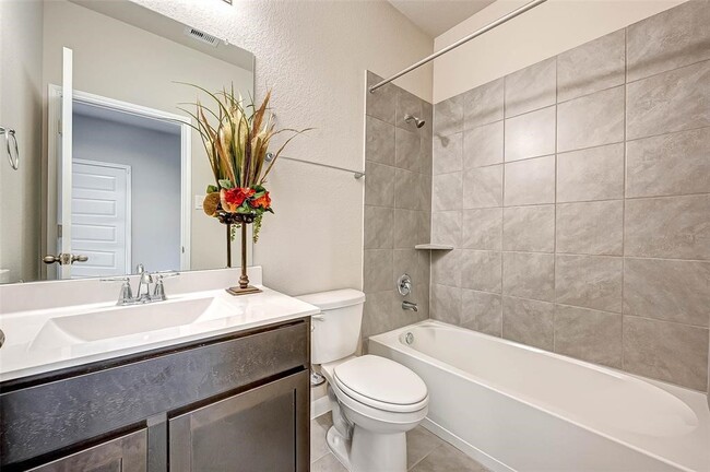 Building Photo - 8527 Golden Field Dr