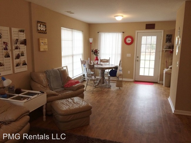 Foto del edificio - 4 br, 4 bath Room For Rent - 137 Langley Pond