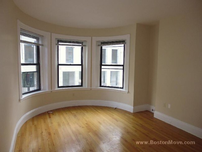 Building Photo - 907 Boylston St