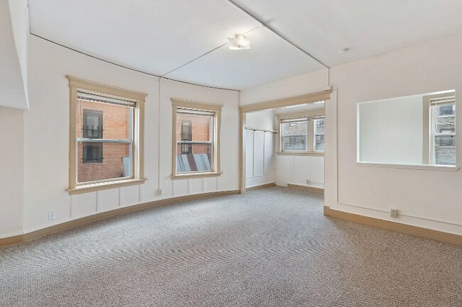 Foto del edificio - 2311 W Wisconsin Ave