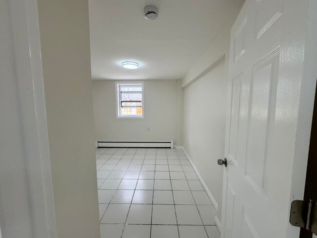 Building Photo - 253 Webster Ave
