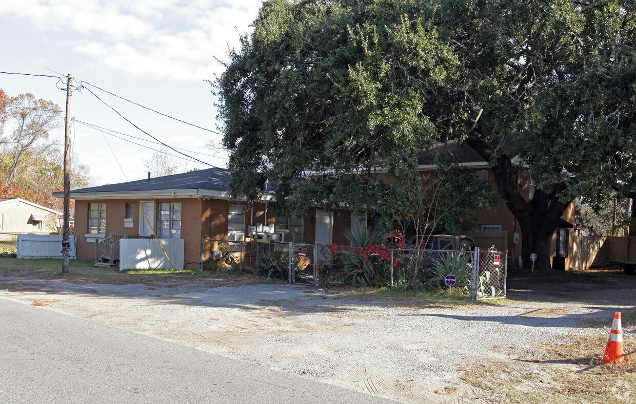 Foto del edificio - 2647 Bonds Ave