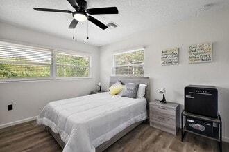 Building Photo - 2232 Sunnyview Dr