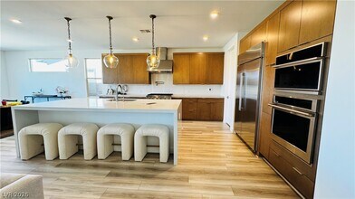 Building Photo - 9836 Starlight Ridge Ave