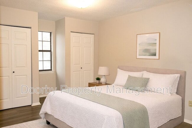 Building Photo - 18 S Germantown Rd