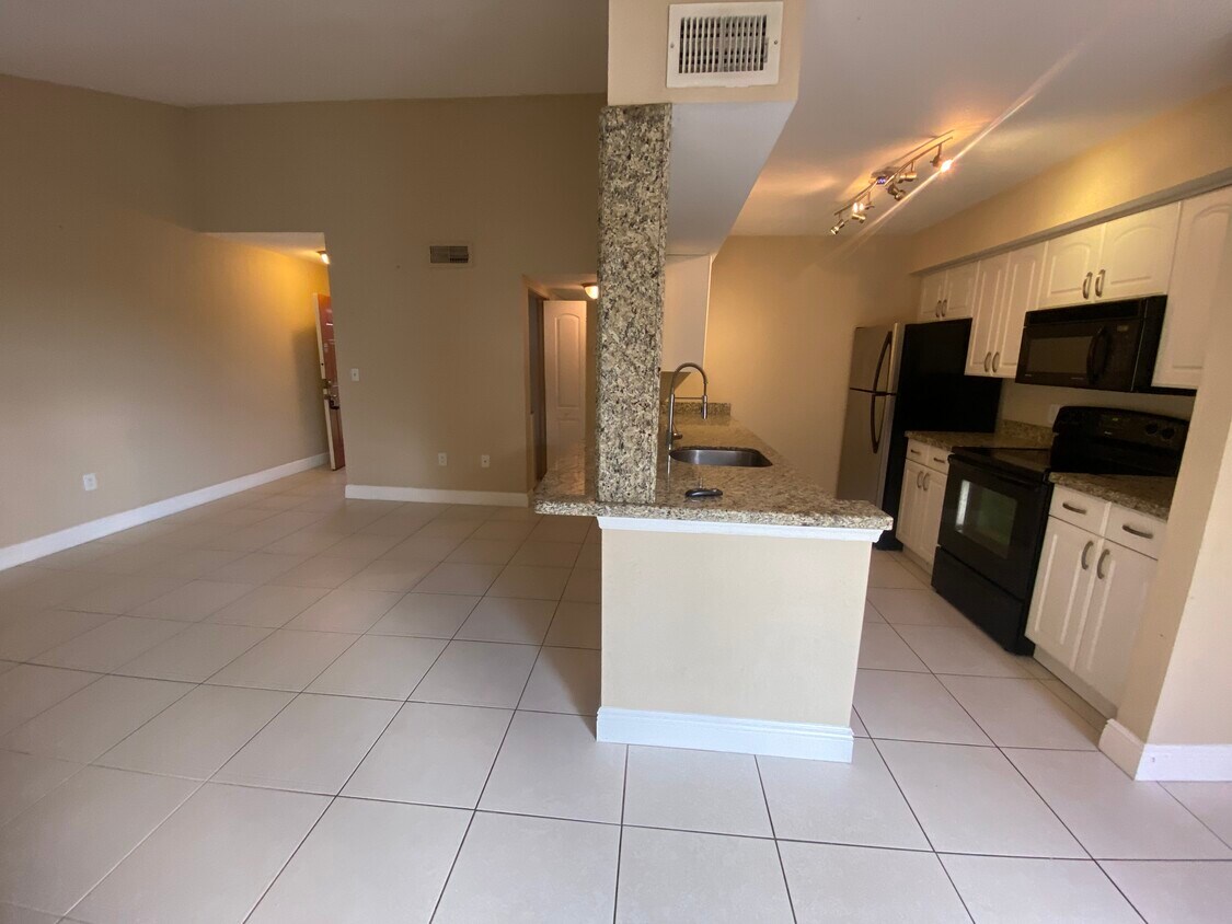 Foto principal - 2667 NW 33rd St