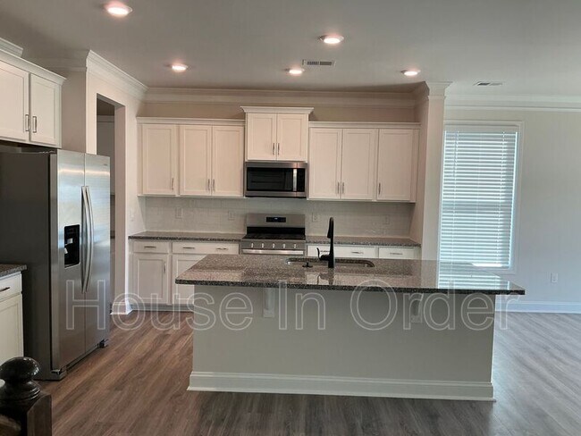 Building Photo - 41 Silverthorne Ct