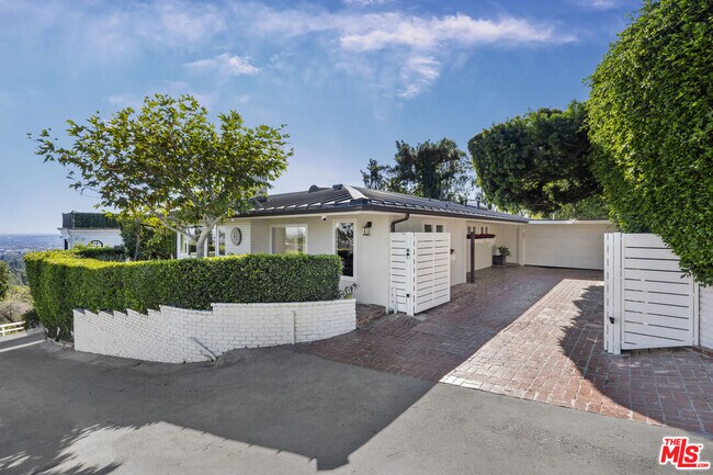 Building Photo - 9881 Beverly Grove Dr