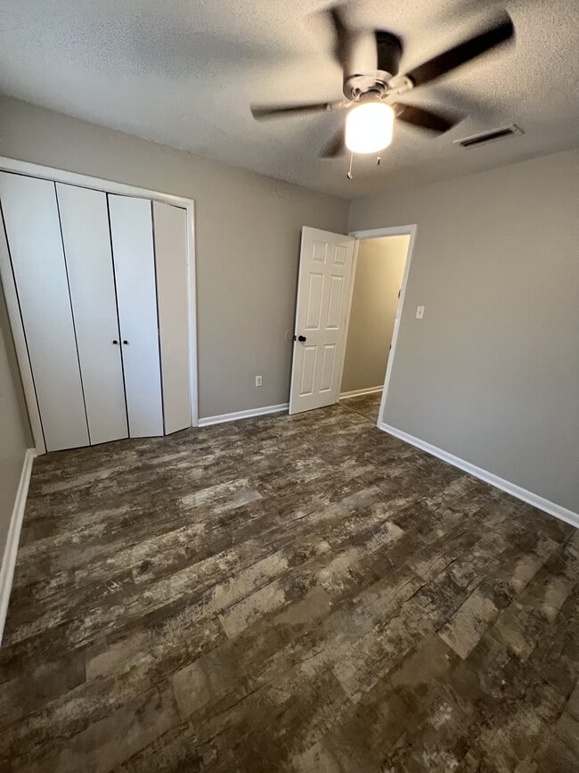 Building Photo - 4003 Camellia Dr
