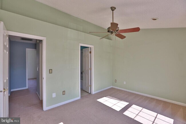 Building Photo - 3042 Madden Ct