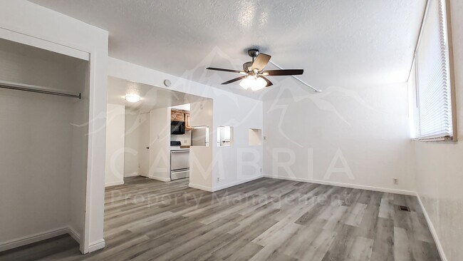 Building Photo - Cozy Updated 2 BR 1BA Condo in West Valley