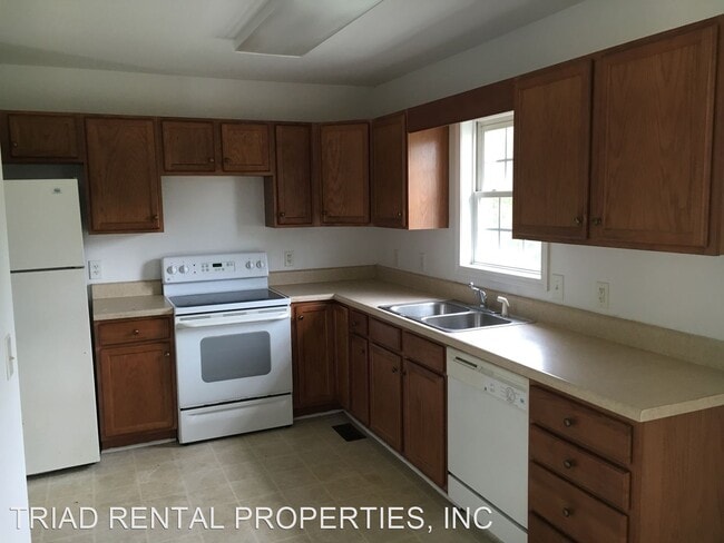 Building Photo - 3 br, 2 bath House - 872 SOURWOOD DR.