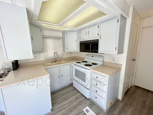 Building Photo - 69333 E Palm Canyon Dr