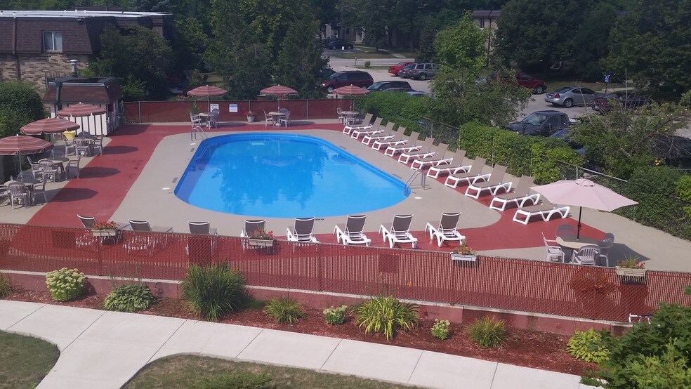 Carriage Way Apartments Rentals New Berlin, WI