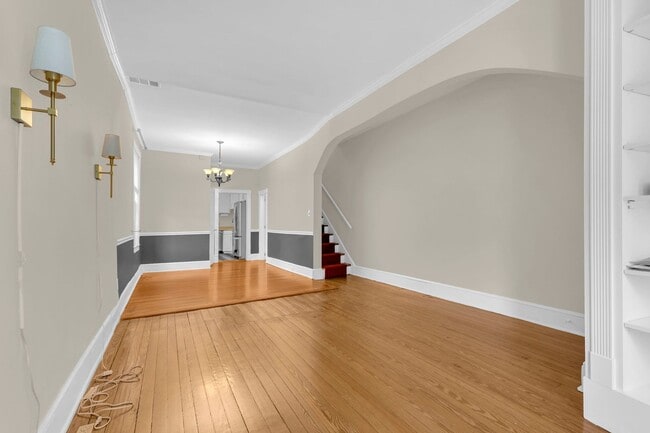 Building Photo - Timeless Brick Rowhome Steps from King Street