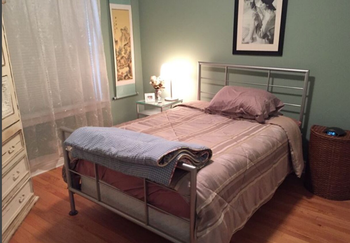 Foto del edificio - 4868 N Hermitage Ave