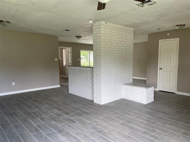 Building Photo - 6705 Lockwood Dr