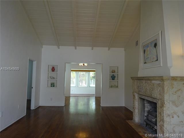 Building Photo - 8846 Harding Ave