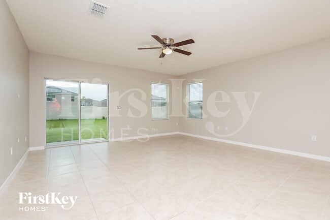 Foto del edificio - 6785 Coral Berry Dr