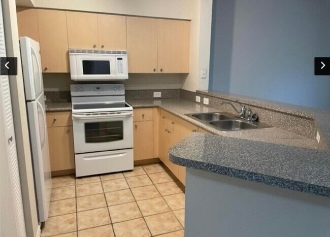 Foto del edificio - 250 Crestwood Cir