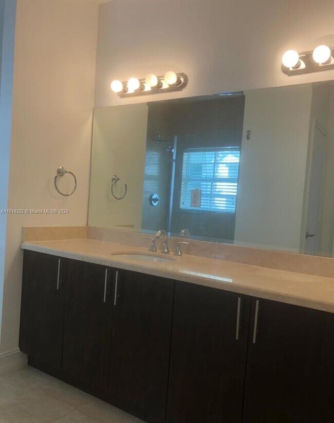 Foto del edificio - 716 SW 9th Terrace