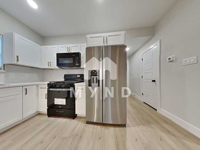 Building Photo - 3320 Bacchus St Unit A