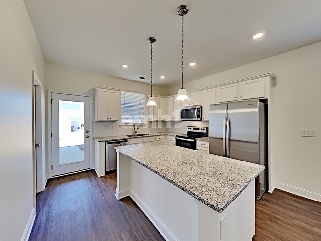 Foto del edificio - 215 Stowe Rd