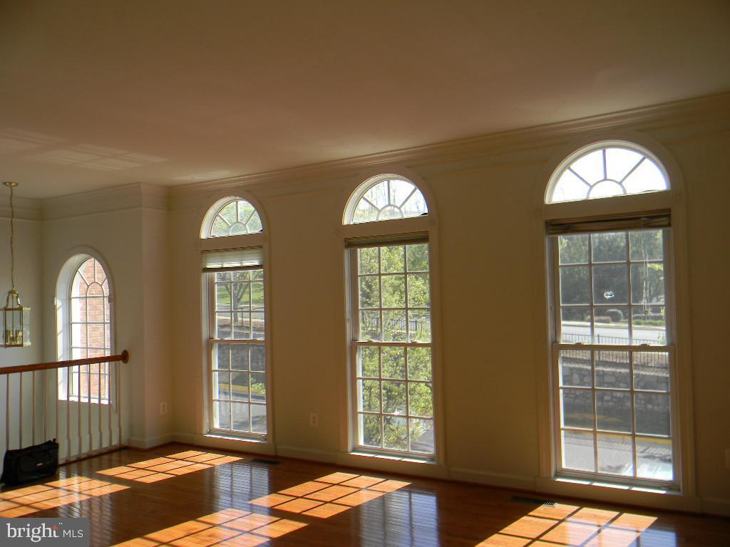 Foto principal - 8093 Samuel Wallis St