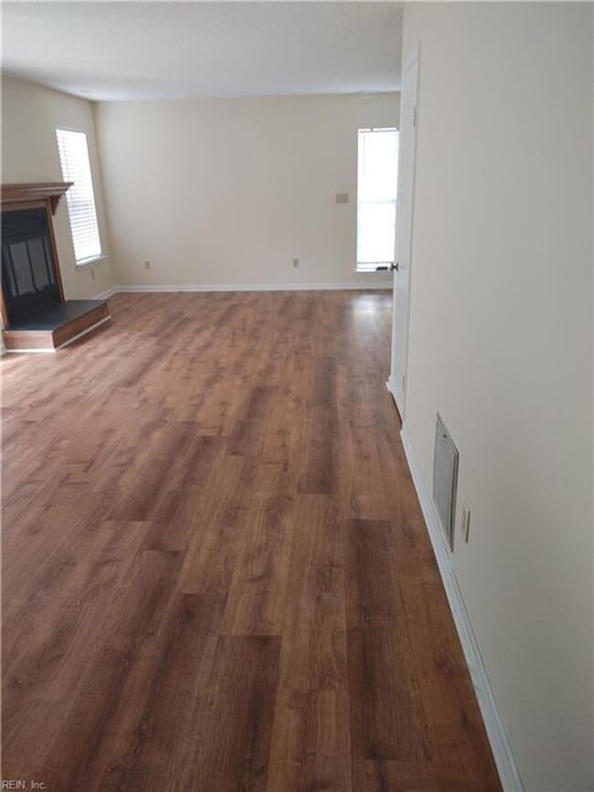 Building Photo - 652 Oleander Circle, Virginia Beach - Augu...