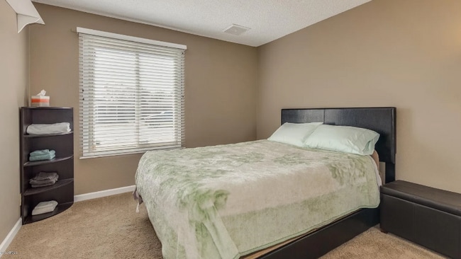 Foto del edificio - 2348 W Laurel Ln