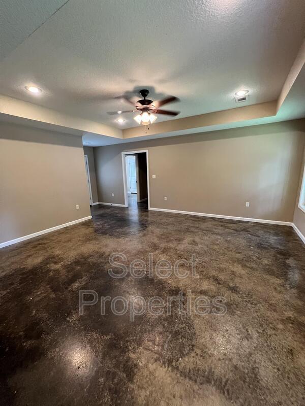 Building Photo - 206 N Bernis St
