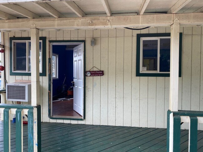 Building Photo - 1 br, 1 bath House - 1801 Piihana St.