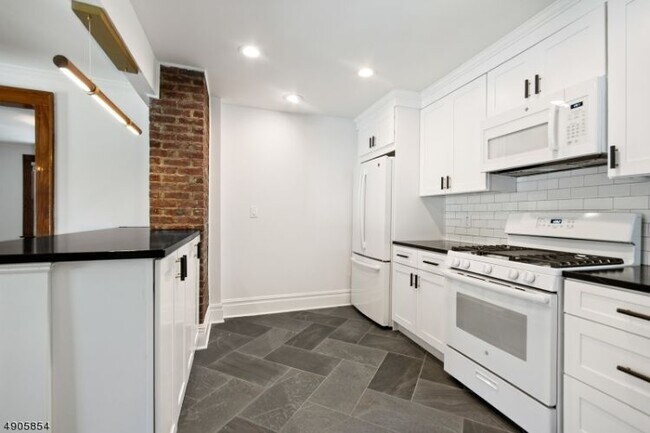 Foto del edificio - 225 Elmwood Ave