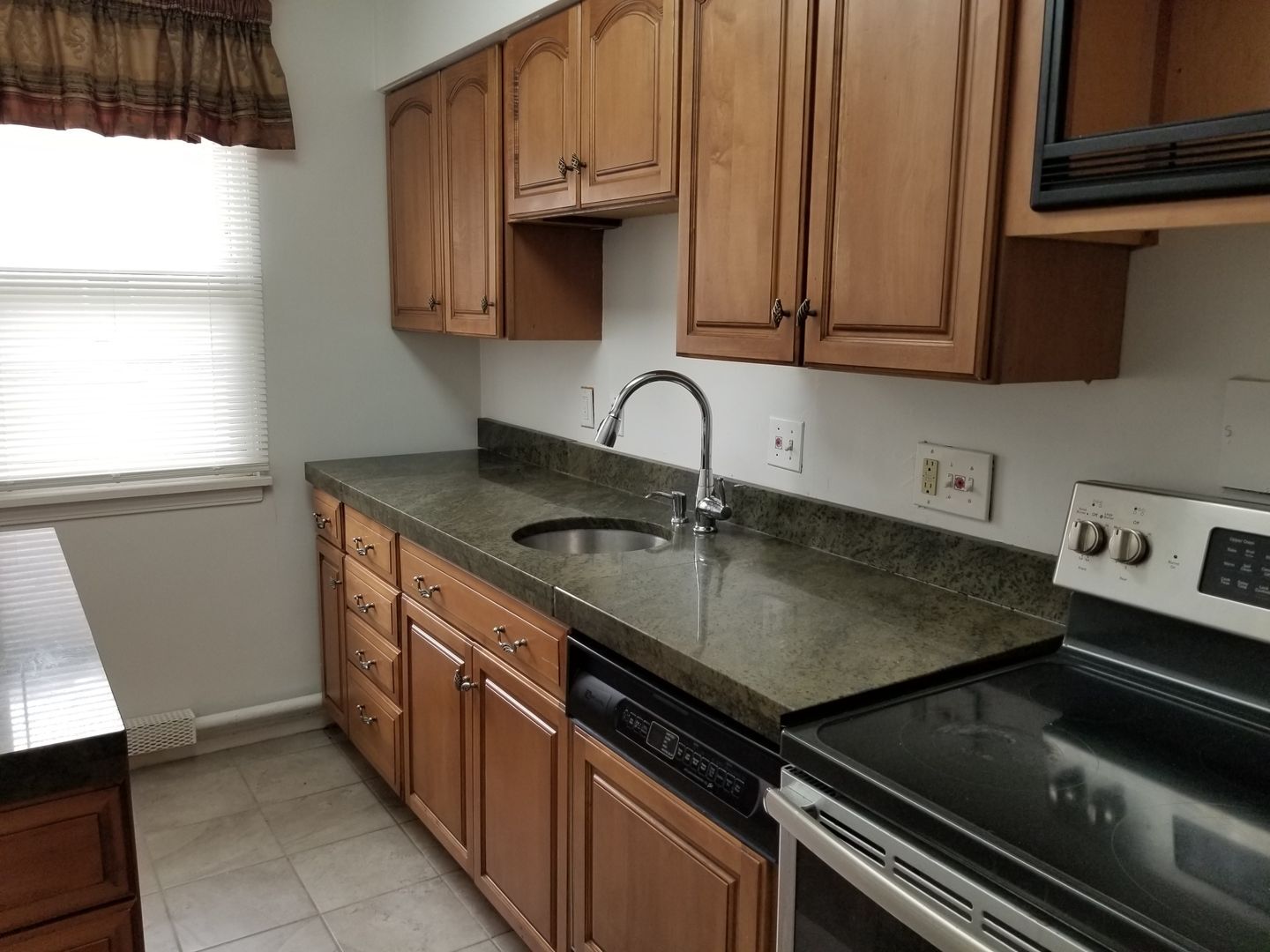 13785 Cedar Rd South Euclid, OH 44118 – photo 3