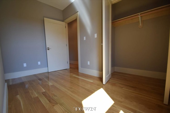 Building Photo - 362 7th St