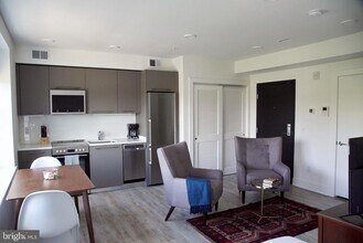 Building Photo - 816 Potomac Ave SE