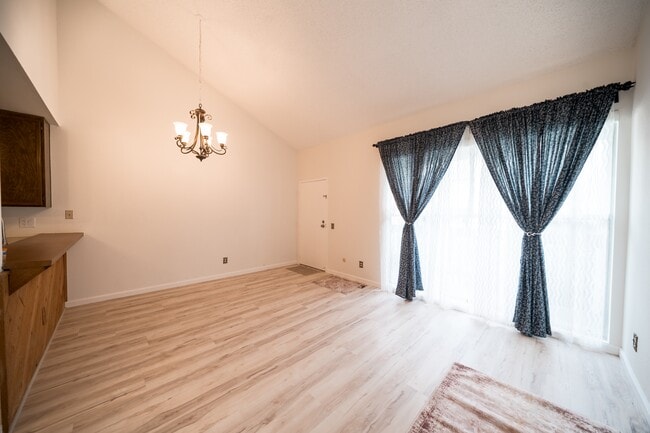 Building Photo - 1124 Eureka St