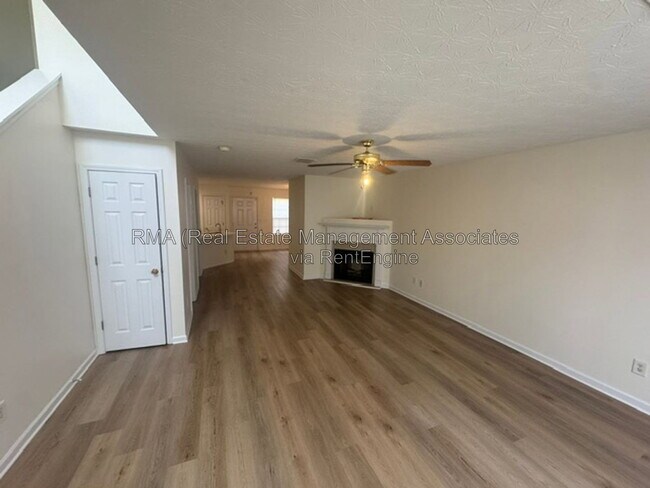 Foto del edificio - 1330 Labonte Pkwy