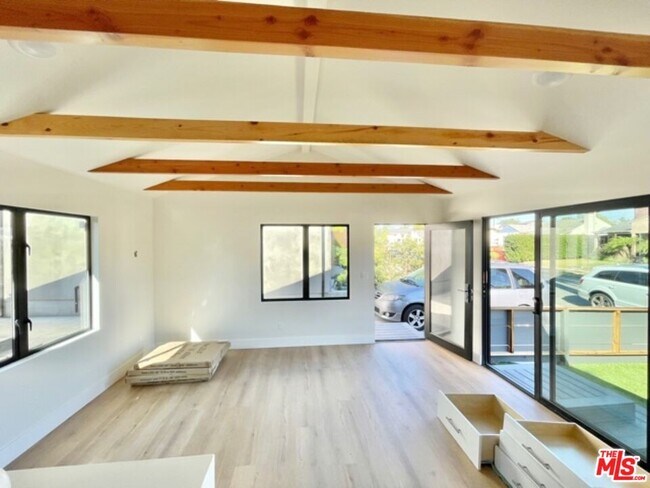 Foto del edificio - 3617 Helms Ave