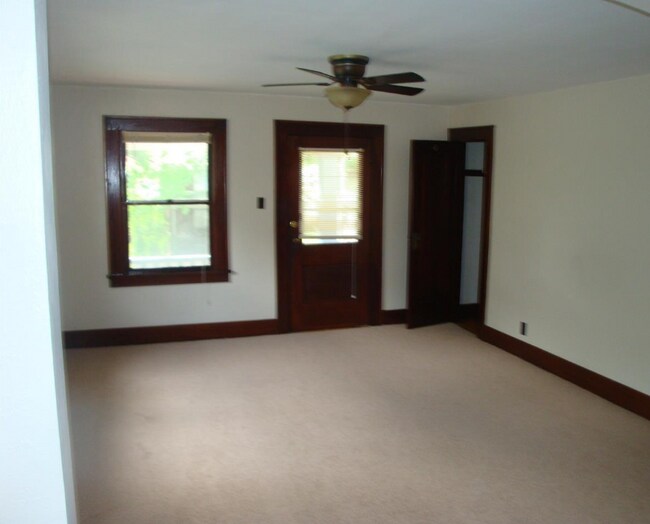 Building Photo - 2110 Crescent Ave