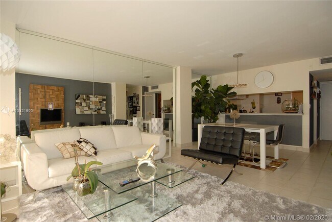 Building Photo - 600 NE 36th St