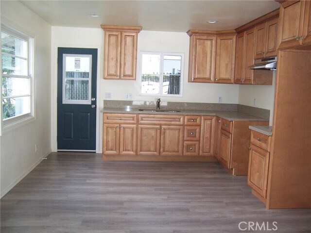 Foto del edificio - 730 E Almond Ave