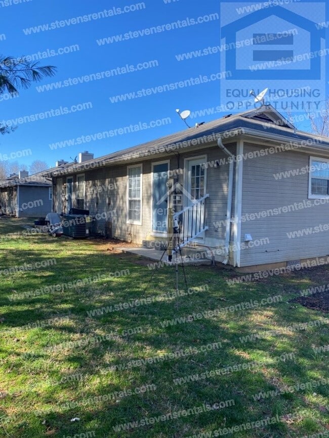 Building Photo - 457 Oriole Dr