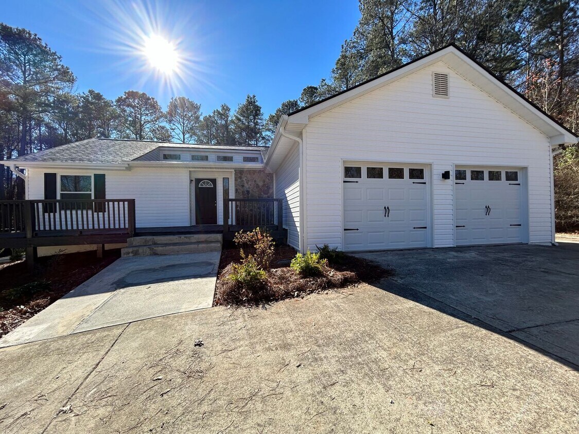 Primary Photo - 165 Downing Court: Ranch Home with 3 BR/ 2...
