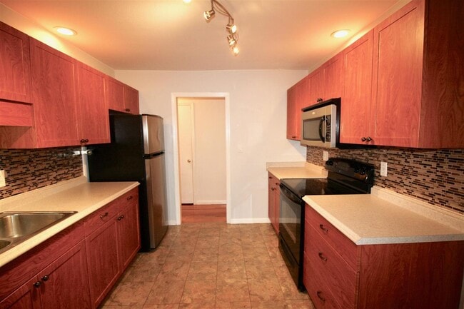 Building Photo - 520 N Hale St