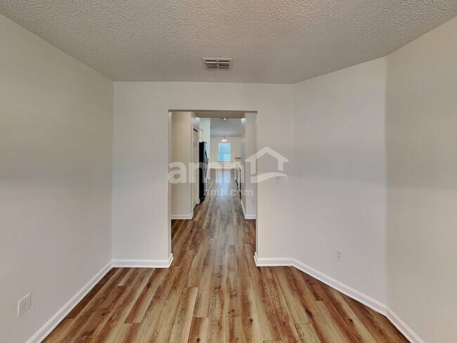 Building Photo - 2661 Fox Creek Dr E
