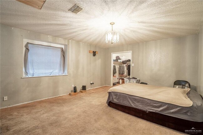 Foto del edificio - 605 E 8th St