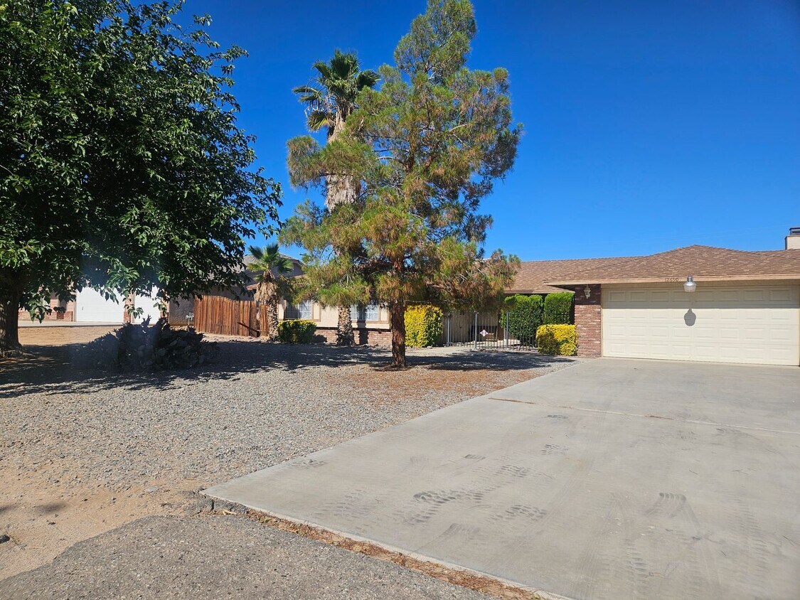 Foto del edificio - 4 BEDROOM APPLE VALLEY HOME