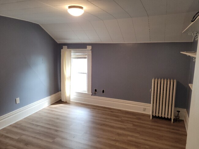 Dormitorio - 811 N Capitol Ave