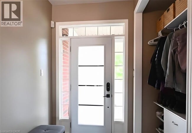 Building Photo - 501 Topper Woods Crescent